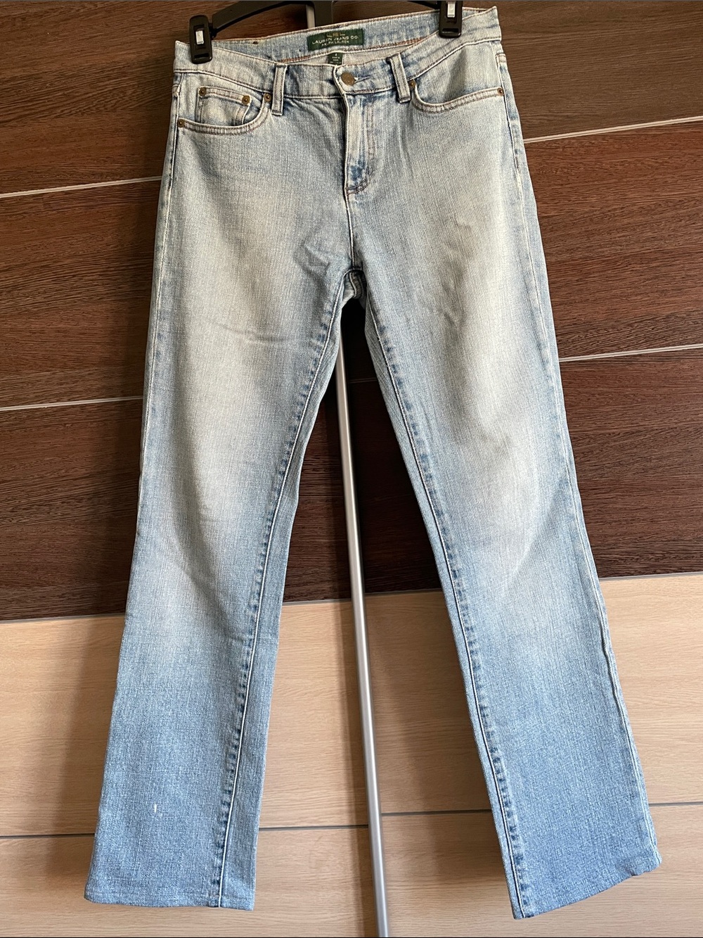 Light Wash Women's Straight-Leg Jeans - Classic Casual